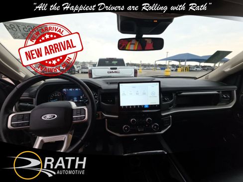 Used 2024 Ford Expedition XLT image 12