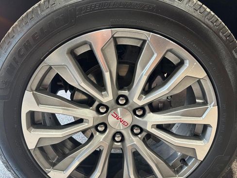 Used 2021 GMC Yukon Denali w/ Denali Premium Package AWD/4WD image 13