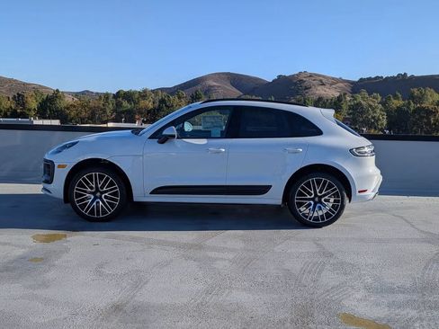 Certified 2026 Porsche Macan AWD/4WD image 2