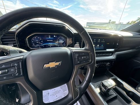 Used 2022 Chevrolet Silverado 1500 High Country w/ High Country Premium Package image 11