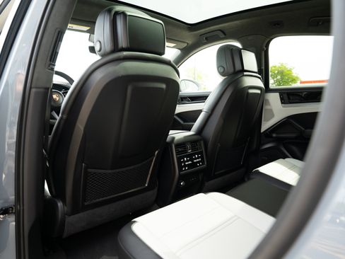 Used 2025 Porsche Cayenne S AWD/4WD image 30