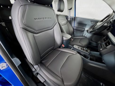 New 2025 Ford Maverick Lariat w/ Black Appearance Package image 17