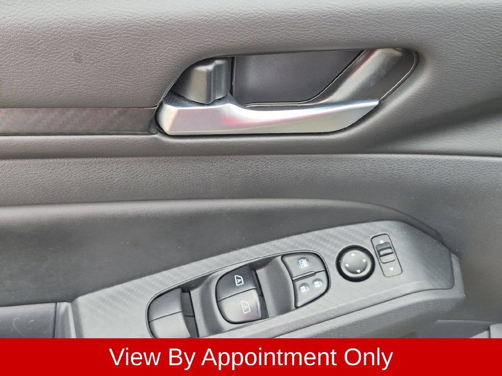 Used 2025 Nissan Altima 2.5 SV FWD image 13