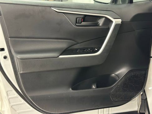 Used 2020 Toyota RAV4 LE w/ Carpet Mat Package AWD/4WD image 14