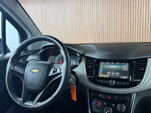 Used 2018 Chevrolet Trax LS w/ LPO, Cargo Package FWD image 4