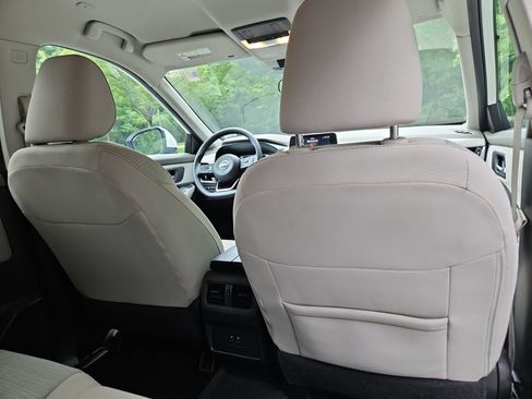 Used 2023 Nissan Rogue SV FWD image 18