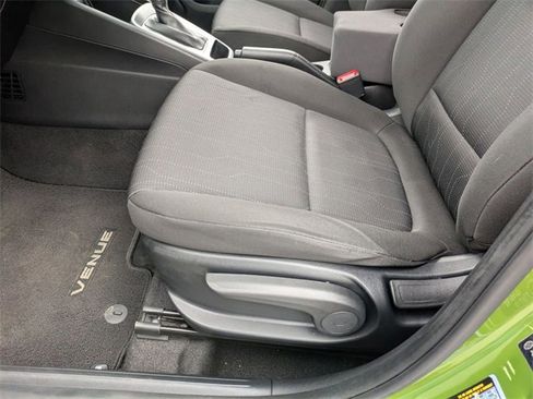 Certified 2022 Hyundai Venue SE image 15
