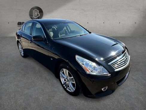 Used 2015 INFINITI Q40 AWD w/ Moonroof Package image 4