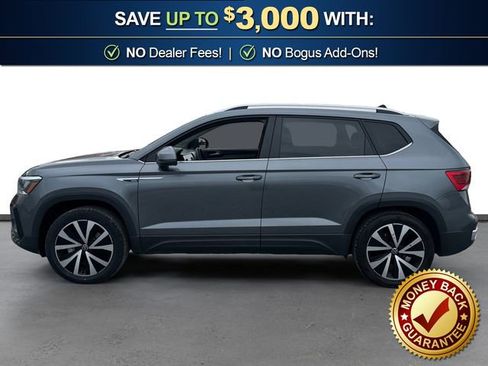Used 2024 Volkswagen Taos SE FWD image 2