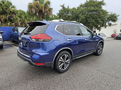 Used 2019 Nissan Rogue SV w/ Premium Package FWD image 3