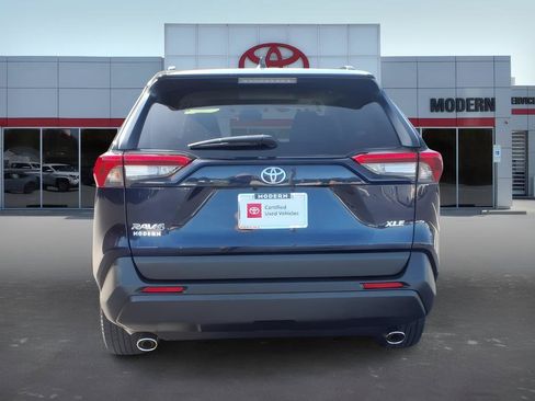 Certified 2022 Toyota RAV4 XLE w/ Convenience Package FWD image 4