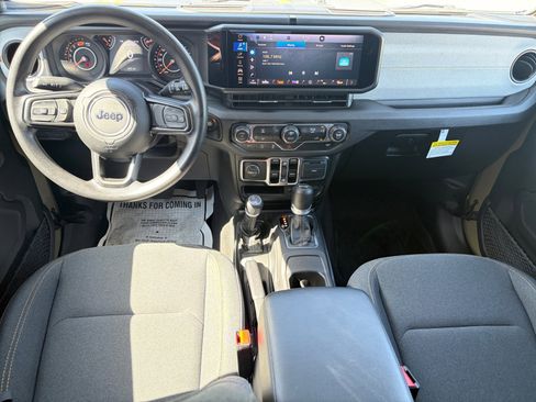 Used 2025 Jeep Wrangler Unlimited Sport AWD/4WD image 16