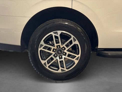 Certified 2025 Ford Expedition Active AWD/4WD image 20
