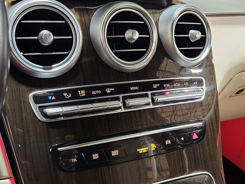 Used 2023 Mercedes-Benz GLC 300 4MATIC Coupe image 39