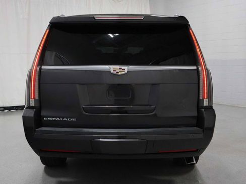 Used 2016 Cadillac Escalade ESV Luxury AWD/4WD image 7