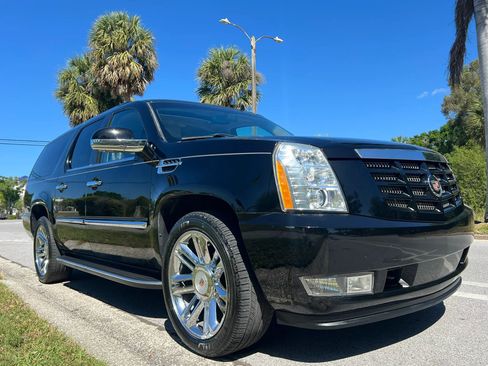 Used 2011 Cadillac Escalade ESV Premium image 10