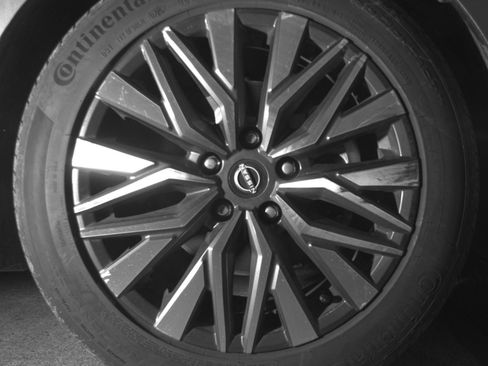 Used 2025 Nissan Altima 2.5 SV FWD image 13