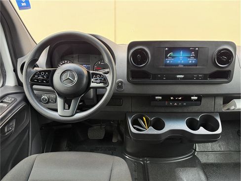 Used 2020 Mercedes-Benz Sprinter 2500 image 11
