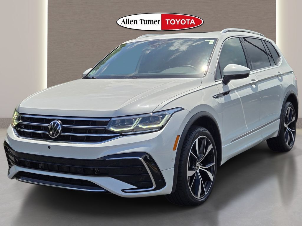 Used 2024 Volkswagen Tiguan SEL R-Line AWD/4WD image 3