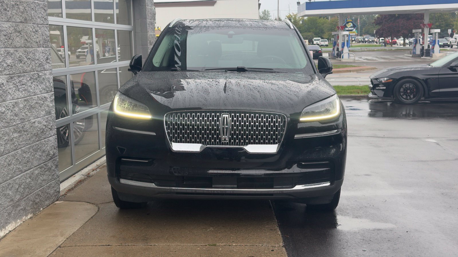 Used 2023 Lincoln Aviator Reserve w/ Elements Package Plus AWD/4WD image 2