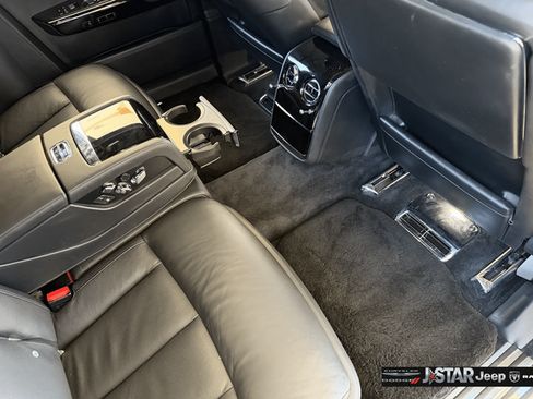 Used 2022 Rolls-Royce Phantom Sedan RWD image 33
