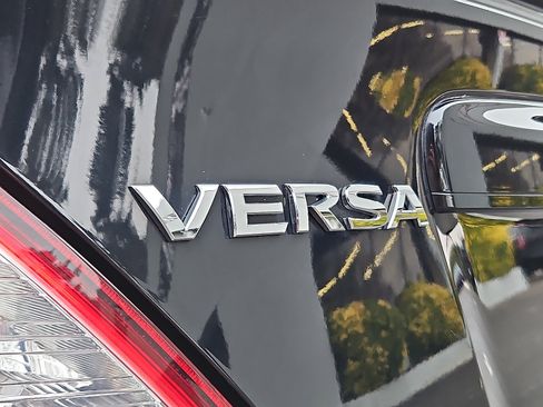 Used 2014 Nissan Versa SV image 29