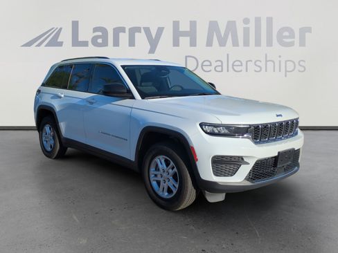 Certified 2023 Jeep Grand Cherokee Laredo image 7