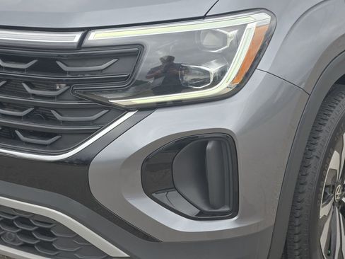 Used 2024 Volkswagen Atlas Cross Sport SE FWD image 10