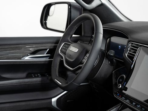 Used 2022 Jeep Wagoneer Series III image 27