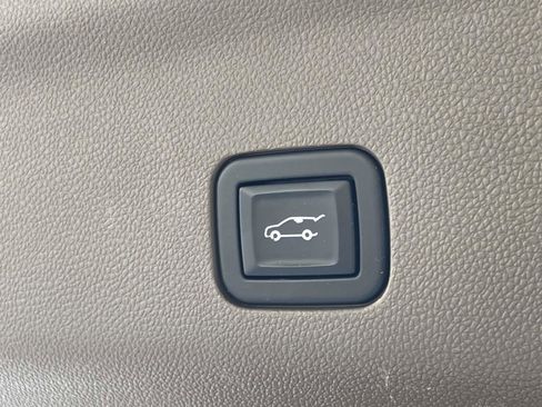 Used 2021 GMC Yukon Denali w/ Denali Premium Package RWD image 12