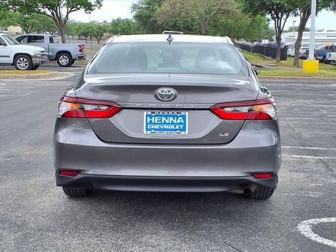 Used 2021 Toyota Camry LE image 8