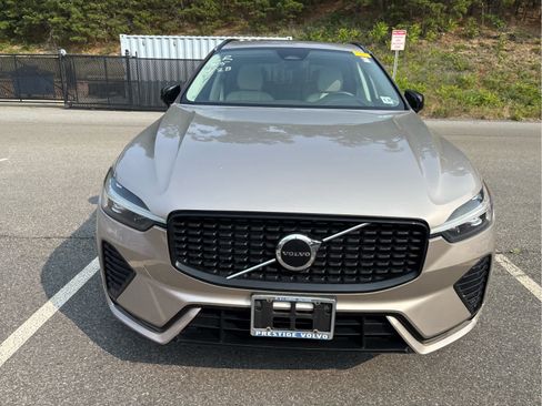 Used 2024 Volvo XC60 B5 Core w/ Climate Package AWD/4WD image 2