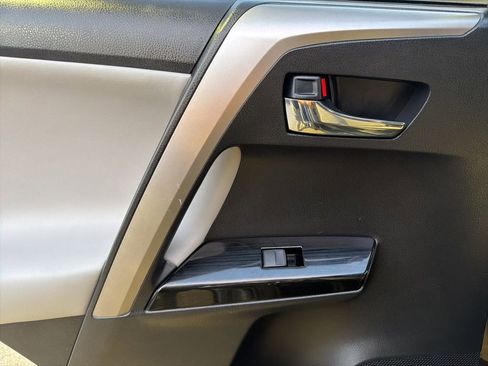 Used 2017 Toyota RAV4 Limited image 21