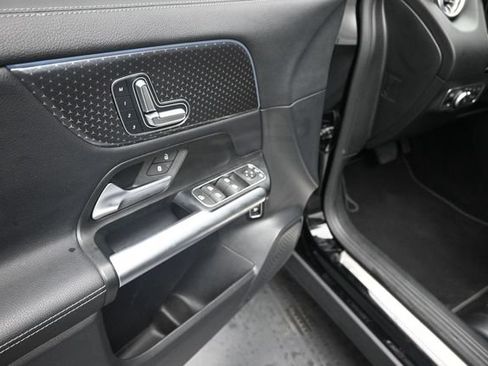 Used 2025 Mercedes-Benz GLA 250 4MATIC image 15