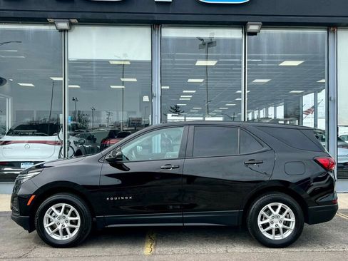 Used 2022 Chevrolet Equinox LS AWD/4WD image 2