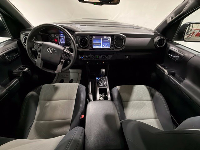 Used 2020 Toyota Tacoma TRD Sport w/ Technology Package AWD/4WD image 14