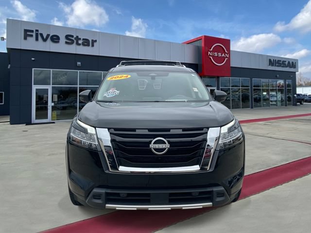Used 2024 Nissan Pathfinder SL FWD image 2