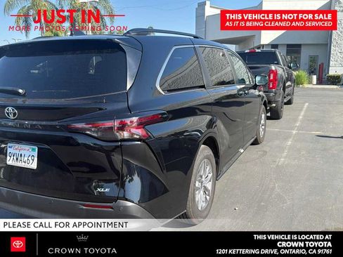 Used 2026 Toyota Sienna XLE FWD image 4