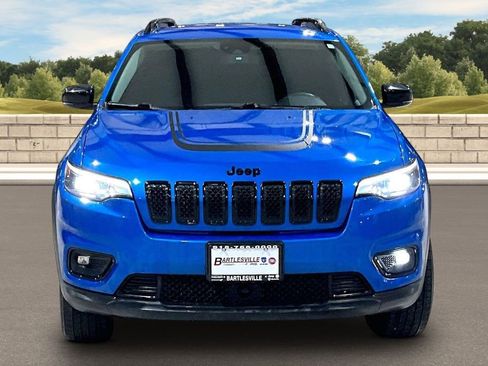 Used 2022 Jeep Cherokee Latitude AWD/4WD image 3