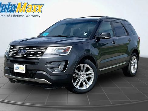 Used 2017 Ford Explorer XLT w/ Equipment Group 202A AWD/4WD image 1