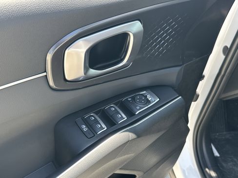 New 2026 Kia Sorento LX FWD image 17