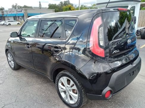 Used 2014 Kia Soul + FWD image 6