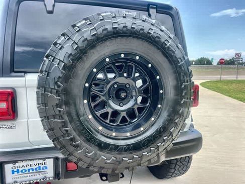 Used 2018 Jeep Wrangler Unlimited Rubicon AWD/4WD image 34