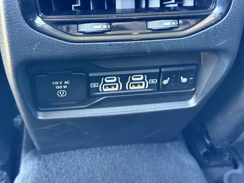 Used 2023 Jeep Grand Cherokee Limited w/ Black Appearance Package image 19