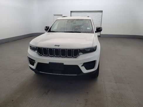 Used 2023 Jeep Grand Cherokee Laredo w/ Luxury Tech Group I AWD/4WD image 15
