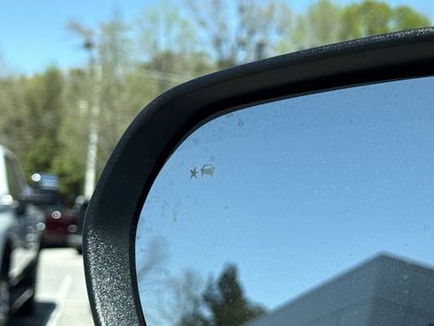 Used 2025 GMC Acadia Elevation image 38