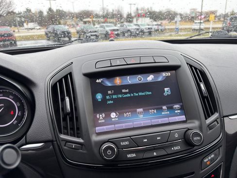 Used 2017 Buick Regal Sport Touring image 9