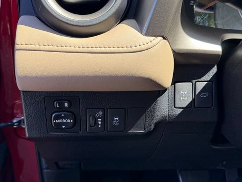 Used 2014 Toyota RAV4 Limited AWD/4WD image 13