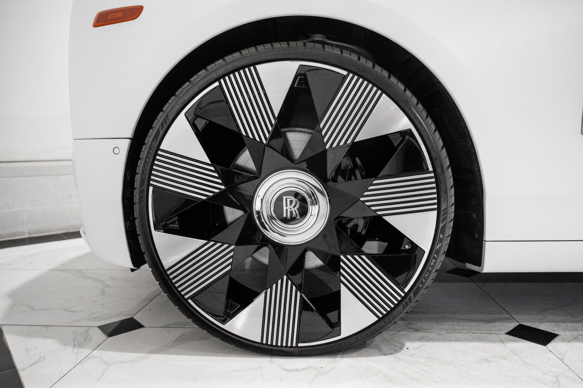 Used 2018 Rolls-Royce Phantom Sedan RWD image 13