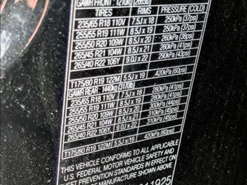 Used 2021 Land Rover Range Rover Velar R-Dynamic S image 22